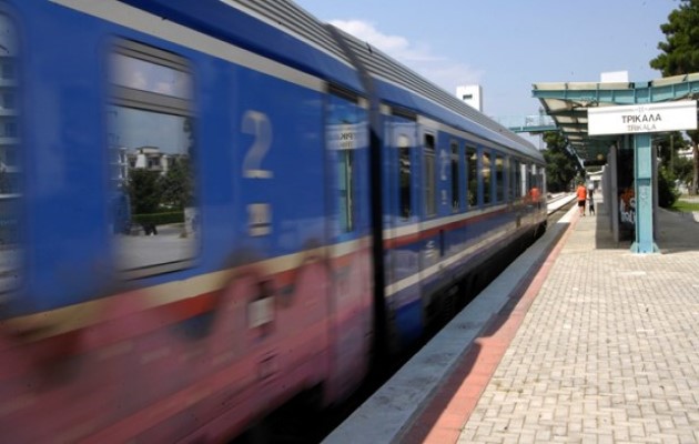 Τρίκαλα: Τρομακτικό το ταξίδι του τρένου προς Αθήνα - Παρέσυρε πεζό στην Θήβα 